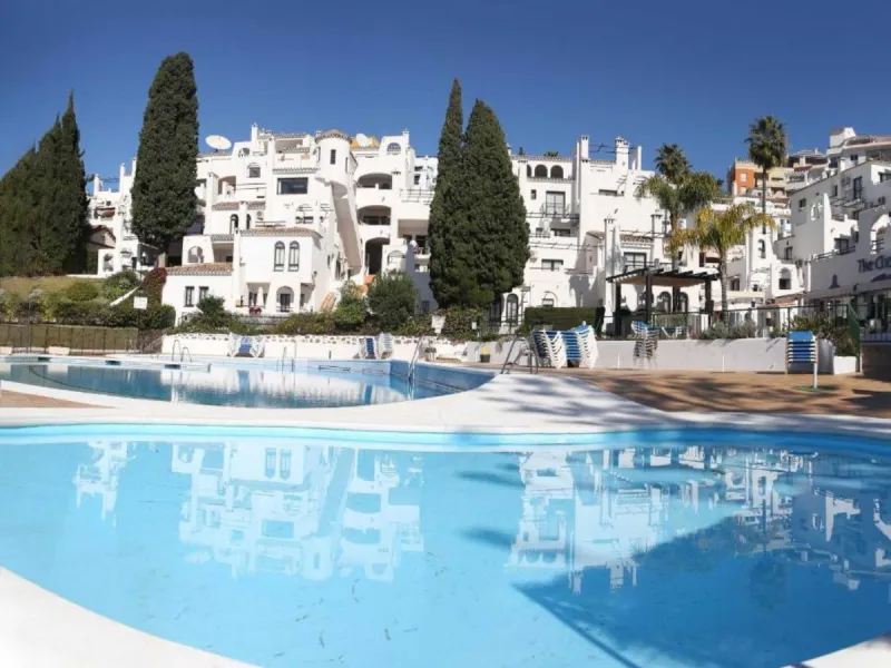 Renovated with tourist licence and large terrace 500 m from the beach.