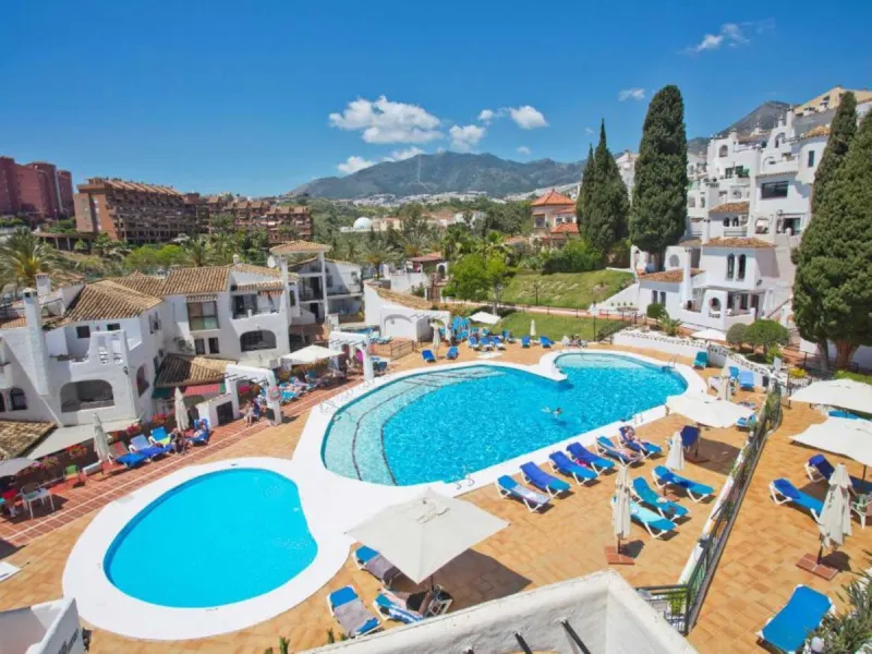 Renovated with tourist licence and large terrace 500 m from the beach.