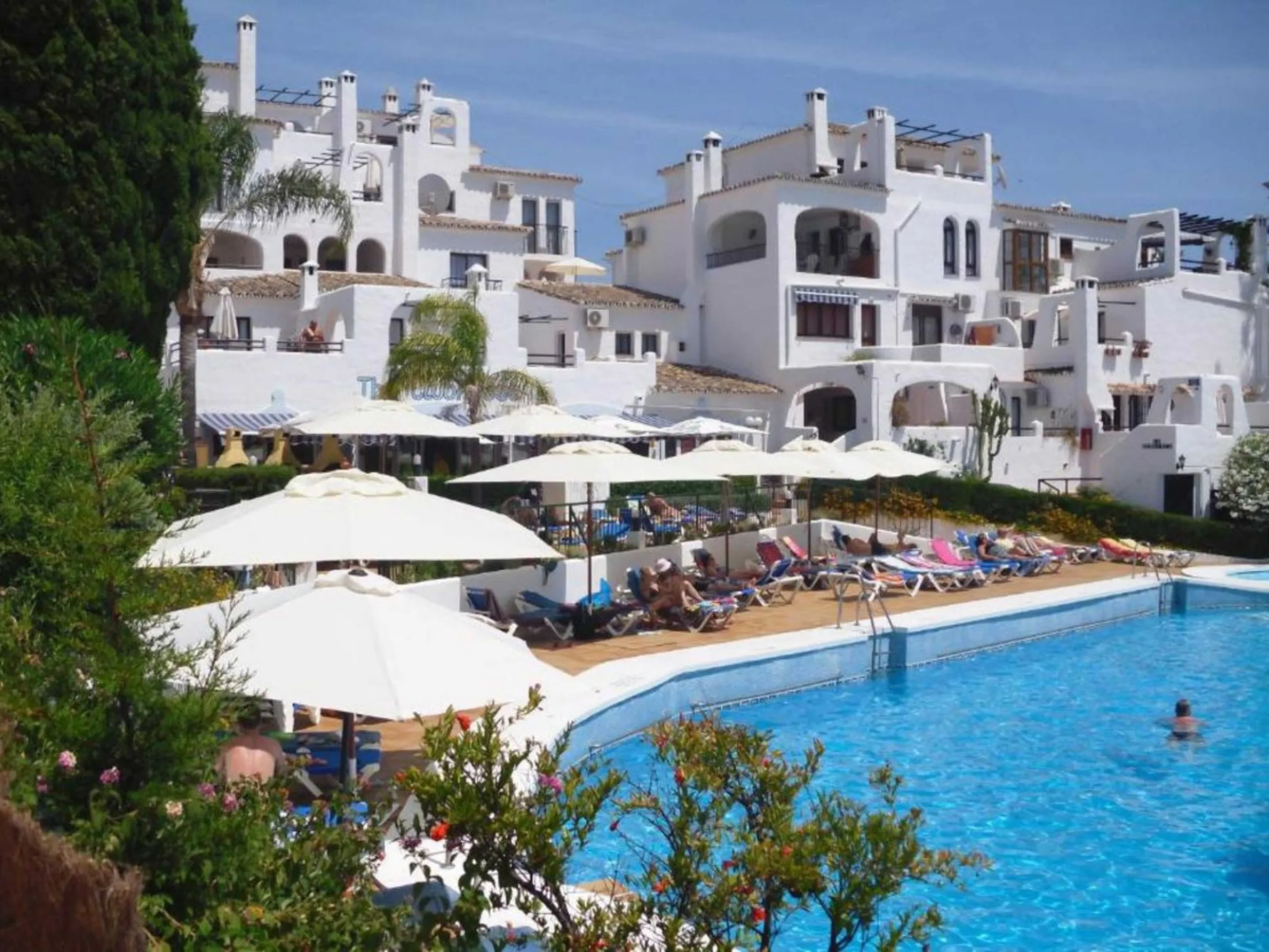 Renovated with tourist licence and large terrace 500 m from the beach.