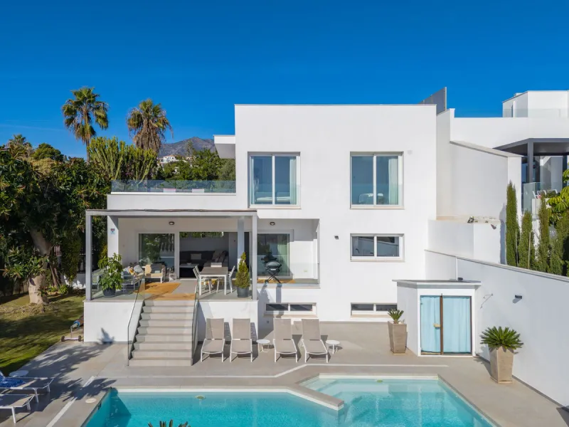 Contemporary villa with Scandinavian style, heated swimming pool, sauna and sea views in Fuengirola