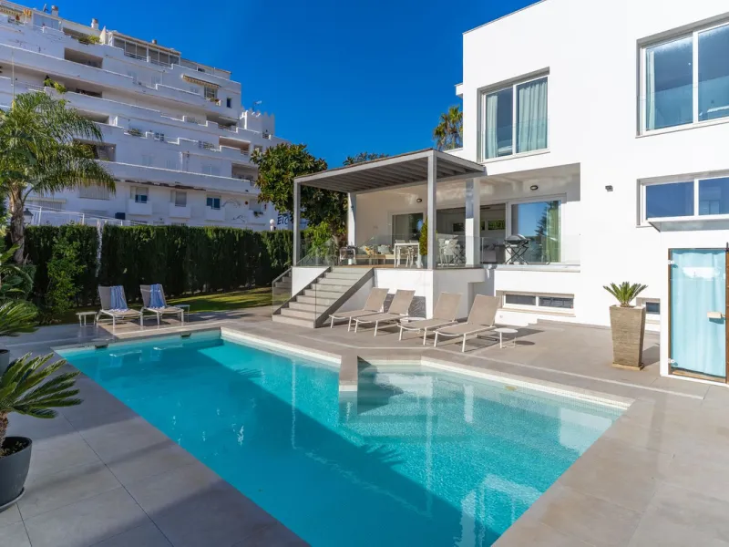 Contemporary villa with Scandinavian style, heated swimming pool, sauna and sea views in Fuengirola