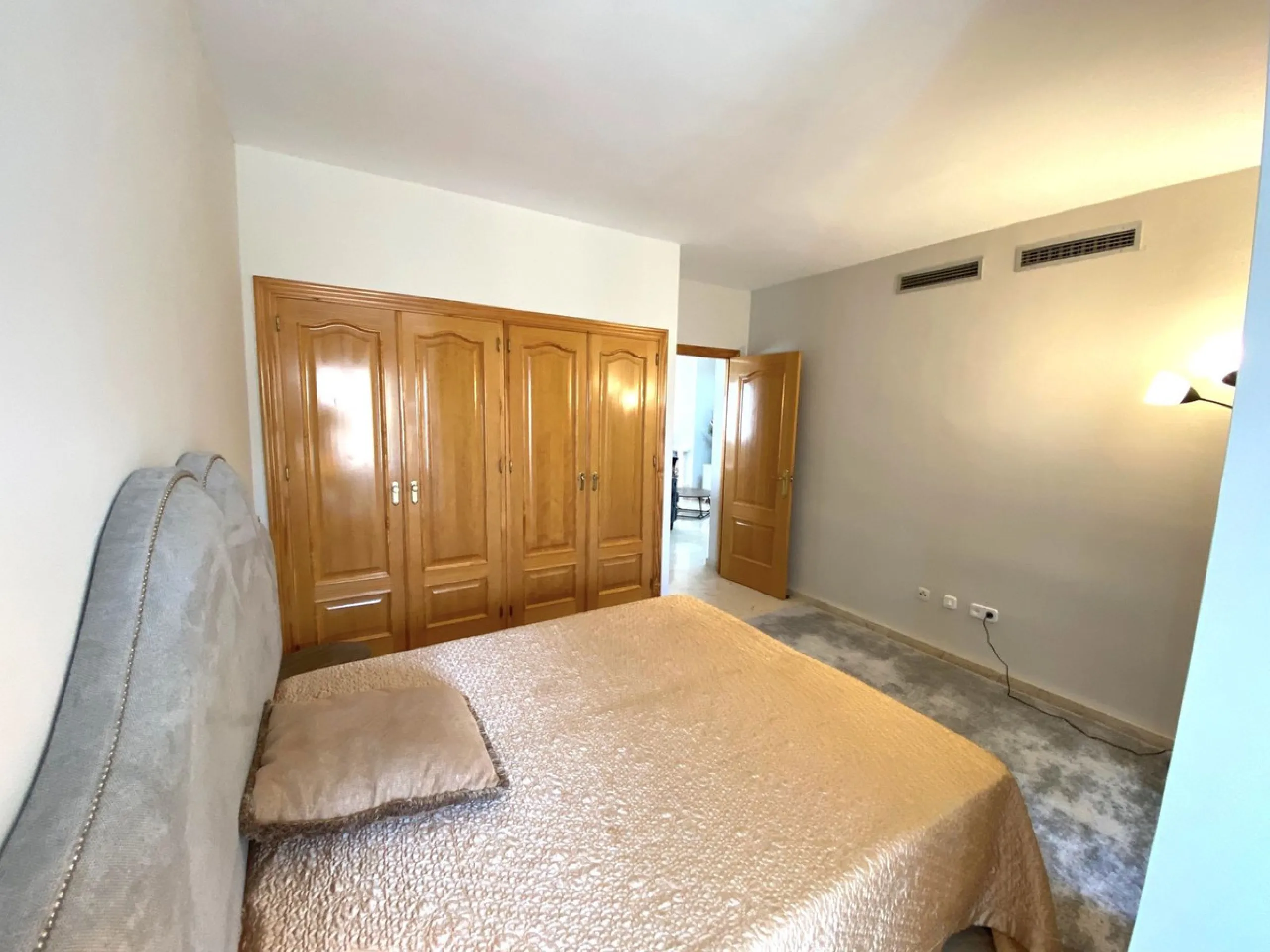 Renovated apartment in Pinos de Aloha.