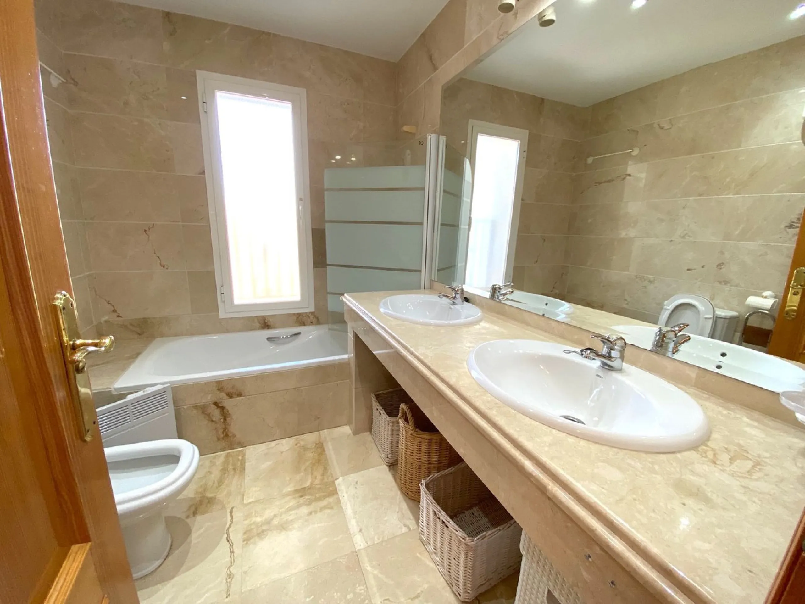 Renovated apartment in Pinos de Aloha.