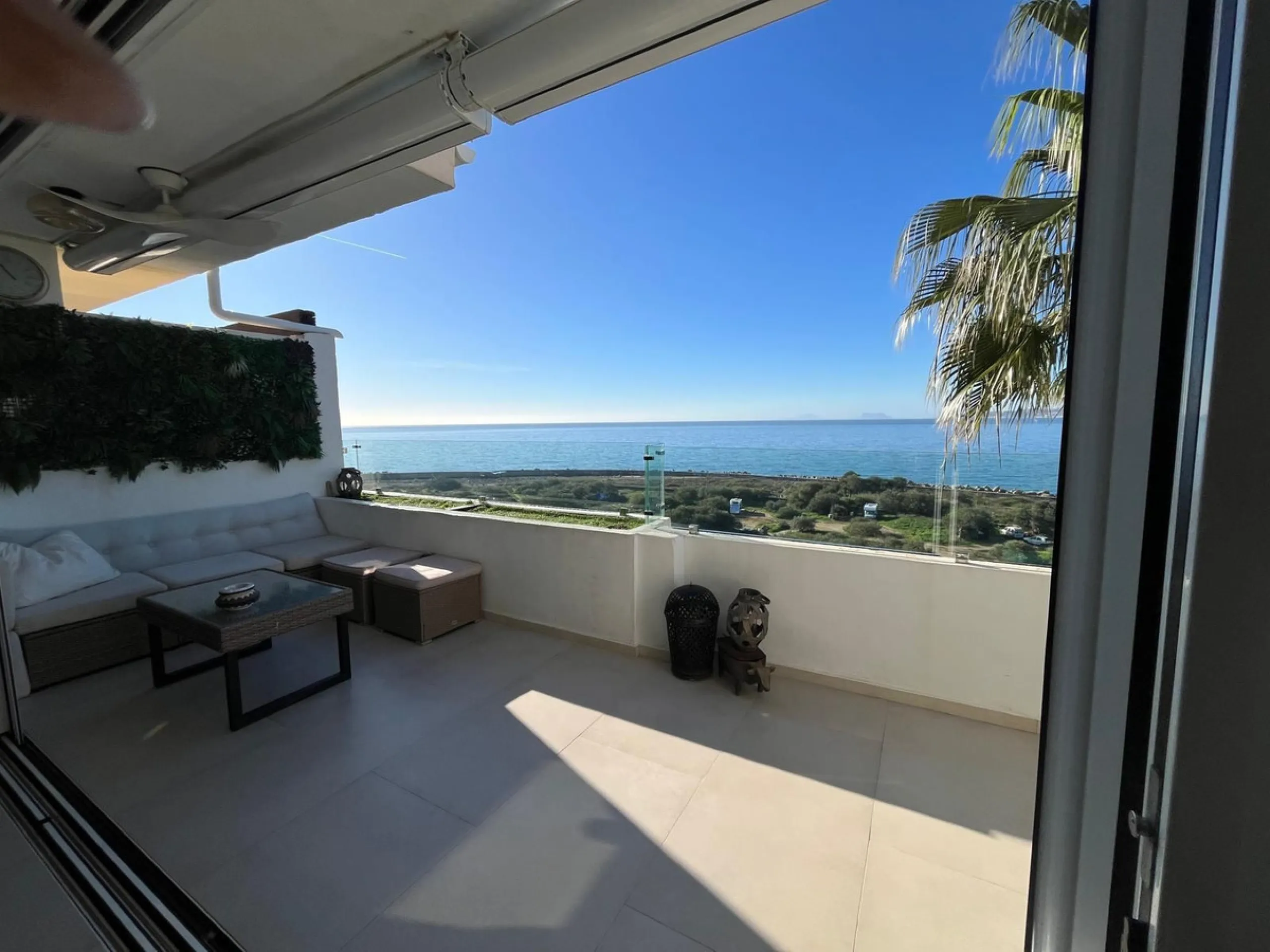 Exclusive Fully Refurbished Beachfront Apartment in Prime Estepona Location – Marina Bay