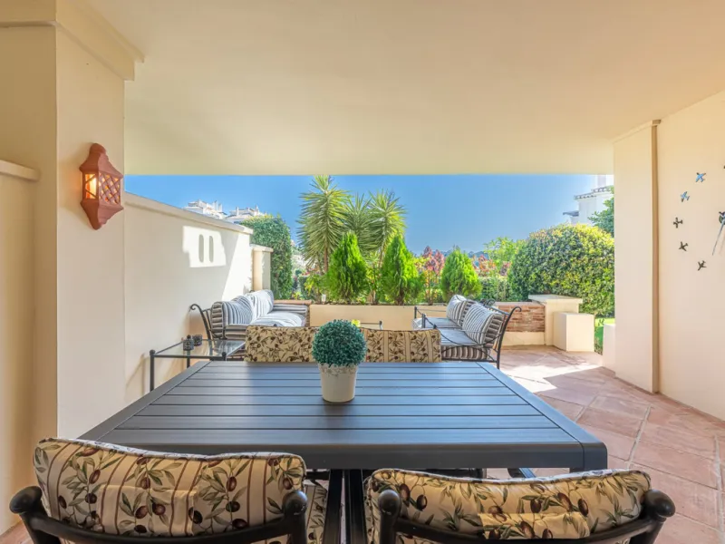 Exceptional south-facing apartment with great potential for extension in Capanes del Golf, Benahavís