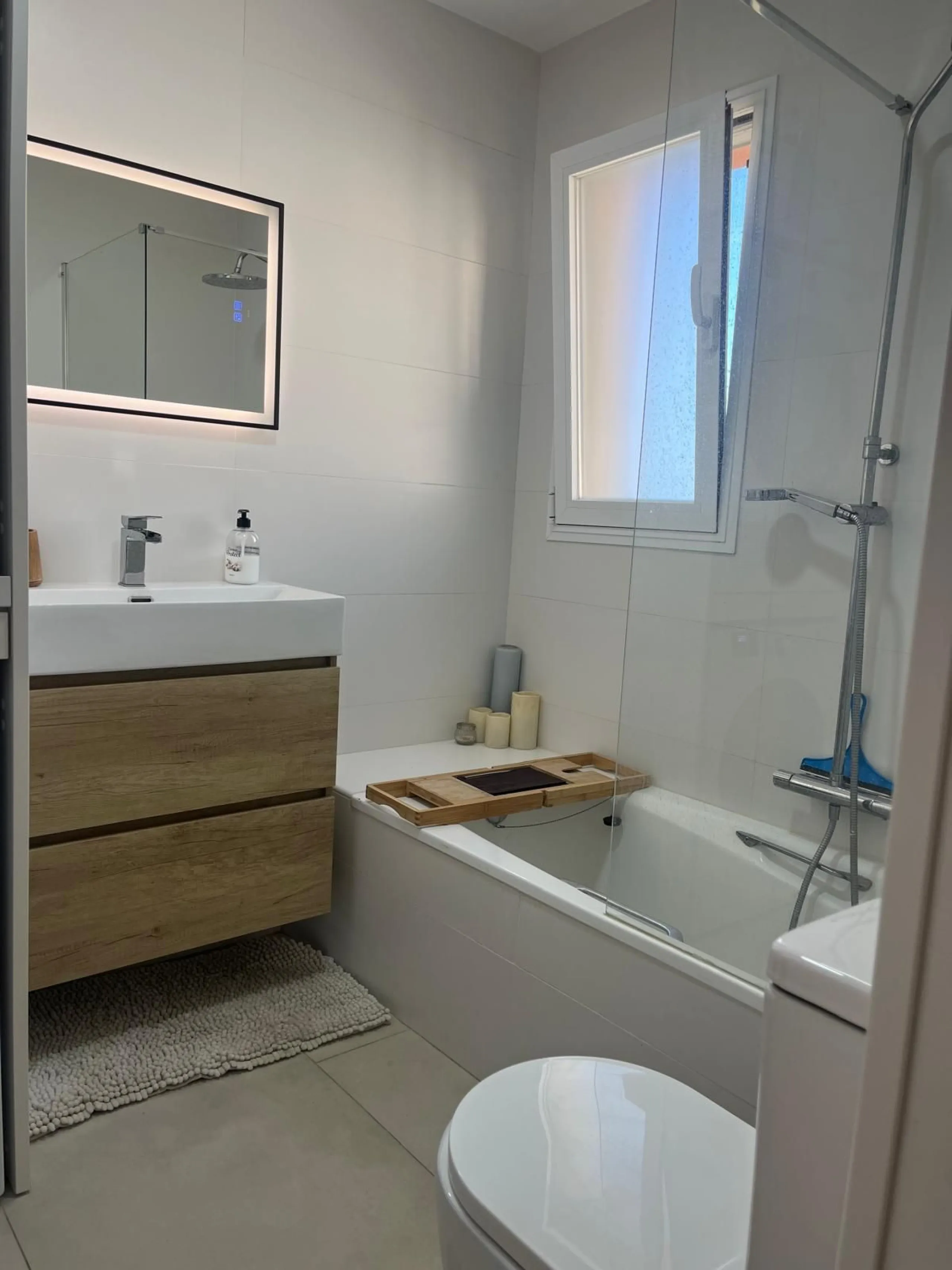Exclusive Fully Refurbished Beachfront Apartment in Prime Estepona Location – Marina Bay