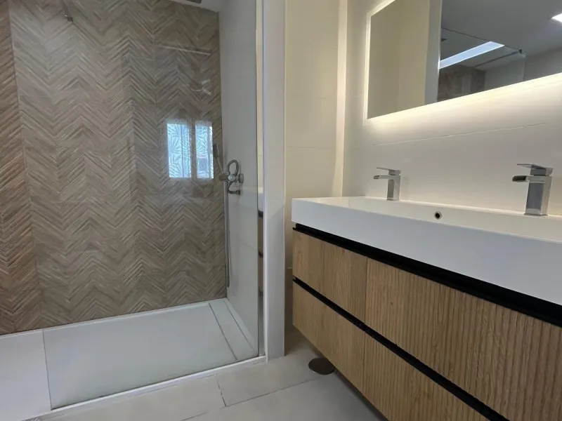 Exclusive Fully Refurbished Beachfront Apartment in Prime Estepona Location – Marina Bay