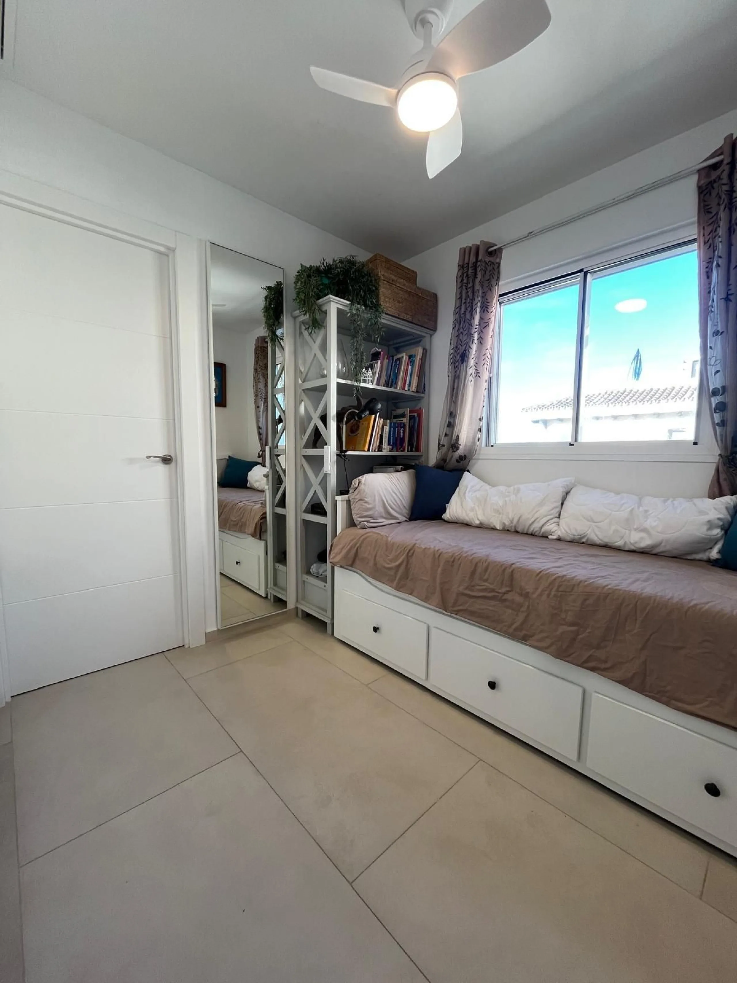 Exclusive Fully Refurbished Beachfront Apartment in Prime Estepona Location – Marina Bay