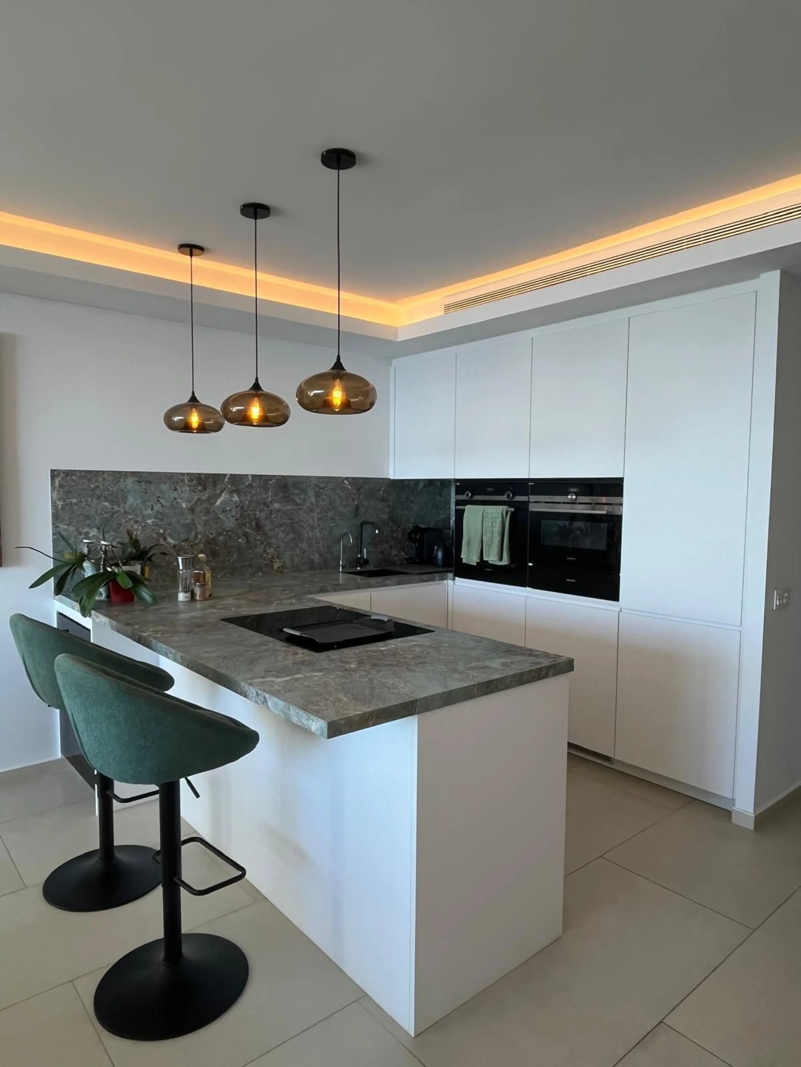 Exclusive Fully Refurbished Beachfront Apartment in Prime Estepona Location – Marina Bay