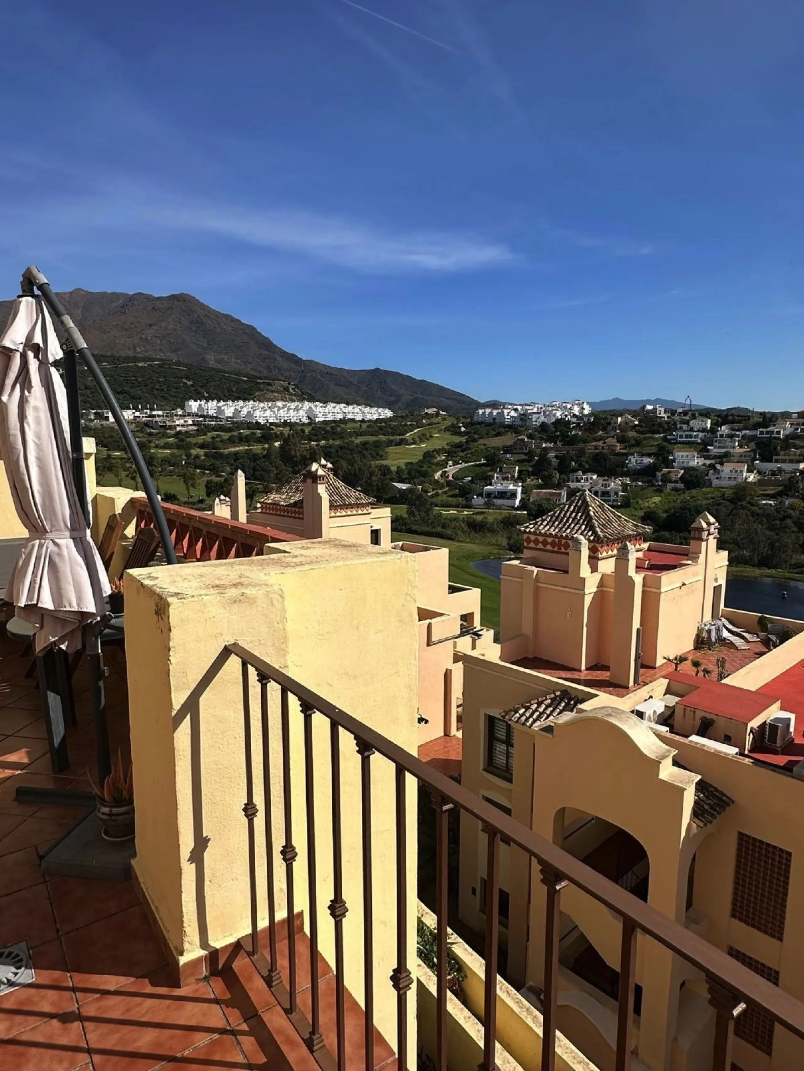 Stunning South-East Facing Penthouse with Panoramic Sea & Sierra Bermeja Views – Near Valle Romano & Azata Golf, Estepona
