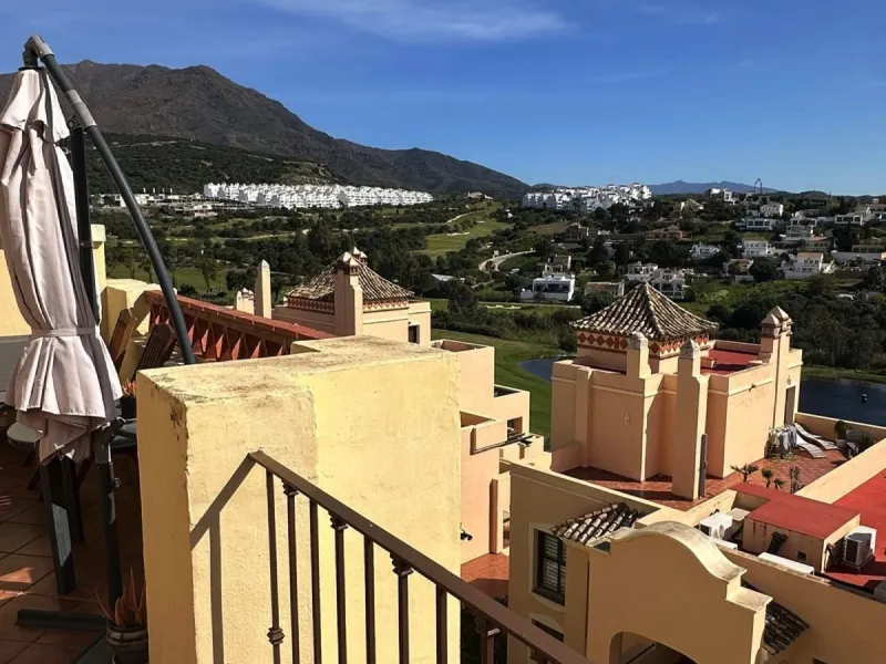 Stunning South-East Facing Penthouse with Panoramic Sea & Sierra Bermeja Views – Near Valle Romano & Azata Golf, Estepona