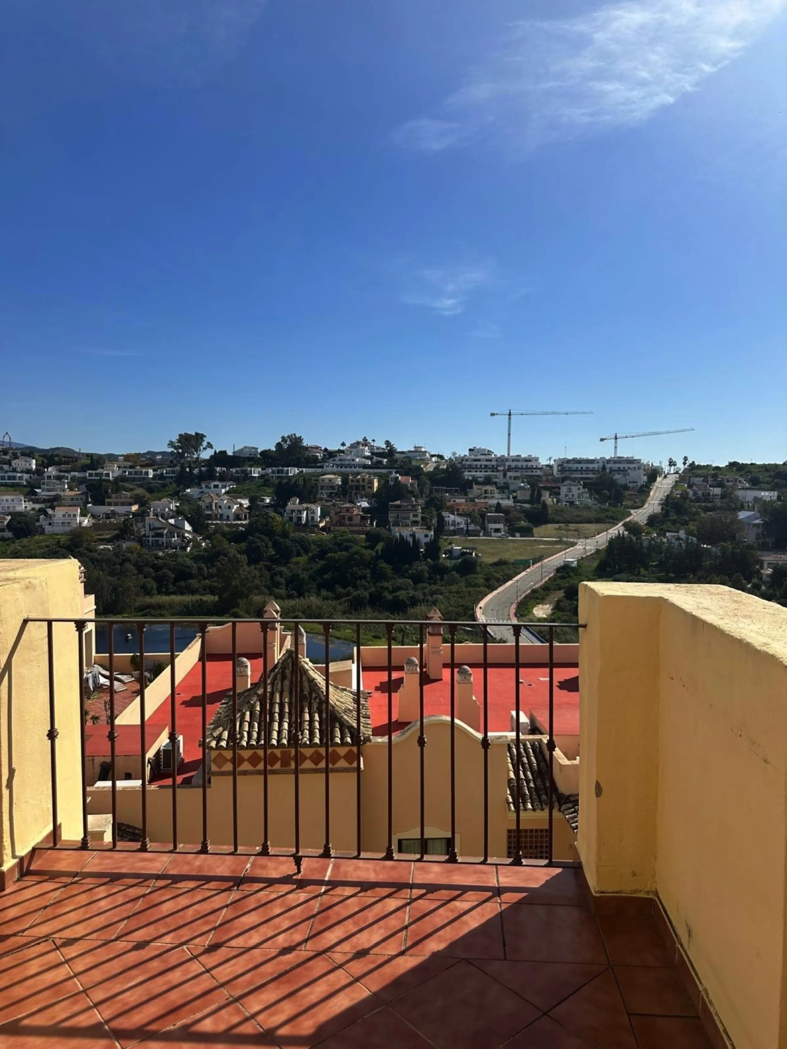 Stunning South-East Facing Penthouse with Panoramic Sea & Sierra Bermeja Views – Near Valle Romano & Azata Golf, Estepona