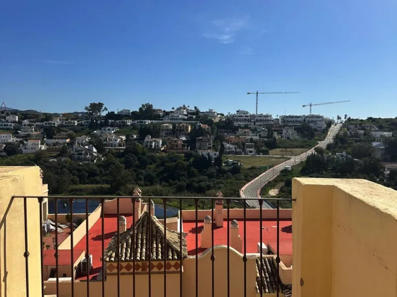Stunning South-East Facing Penthouse with Panoramic Sea & Sierra Bermeja Views – Near Valle Romano & Azata Golf, Estepona