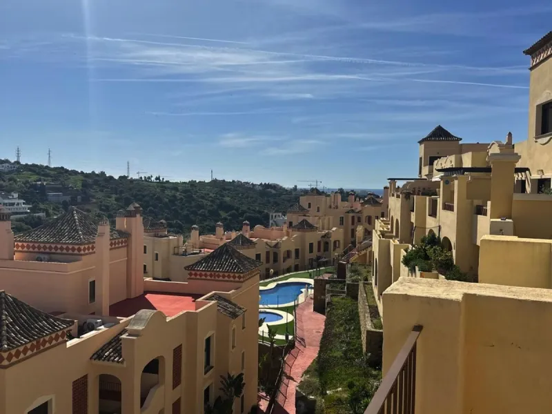Stunning South-East Facing Penthouse with Panoramic Sea & Sierra Bermeja Views – Near Valle Romano & Azata Golf, Estepona