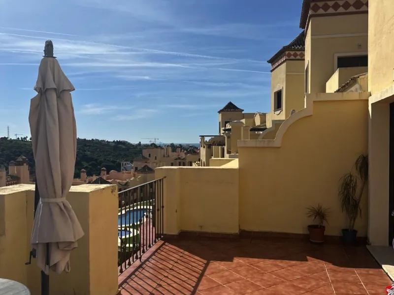 Stunning South-East Facing Penthouse with Panoramic Sea & Sierra Bermeja Views – Near Valle Romano & Azata Golf, Estepona