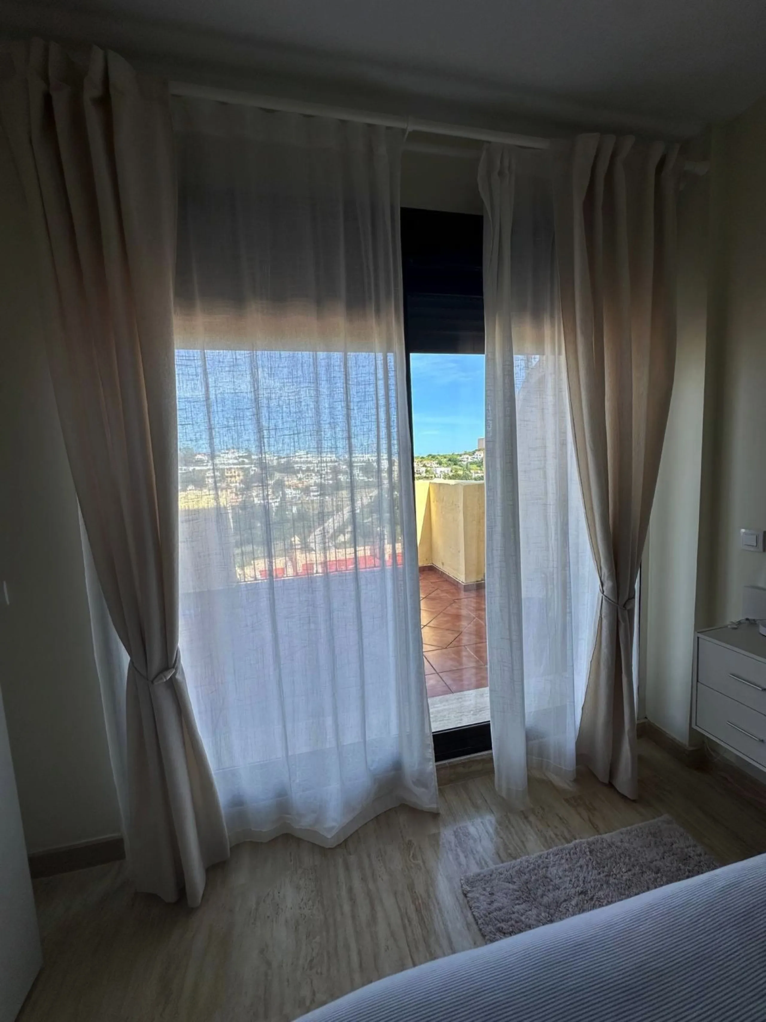 Stunning South-East Facing Penthouse with Panoramic Sea & Sierra Bermeja Views – Near Valle Romano & Azata Golf, Estepona