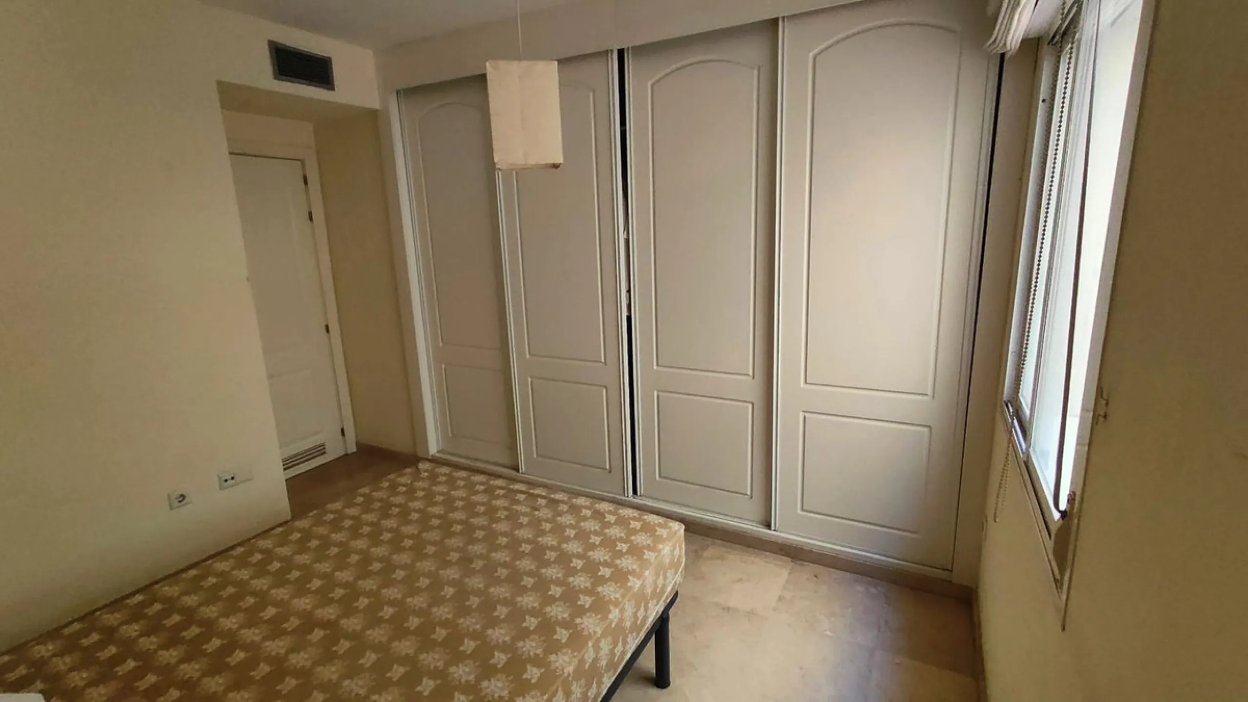 Beachfront 1-Bedroom Apartment with Reform Project to 2 Bedrooms Included – Avenida España, Puerto de Estepona