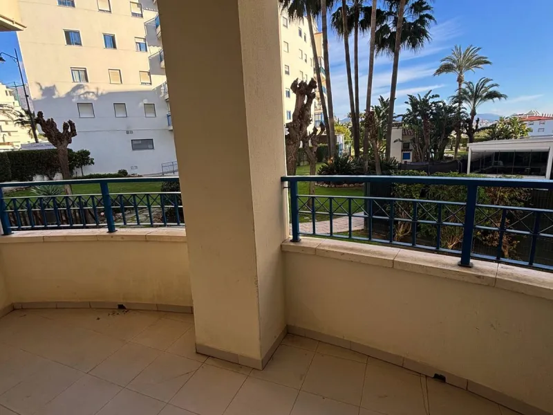 Apartment - Ground Floor Apartment в продаже в Estepona, Málaga. В доме 2 спален и 2 ванных комнат. Площадь дома 95 м²