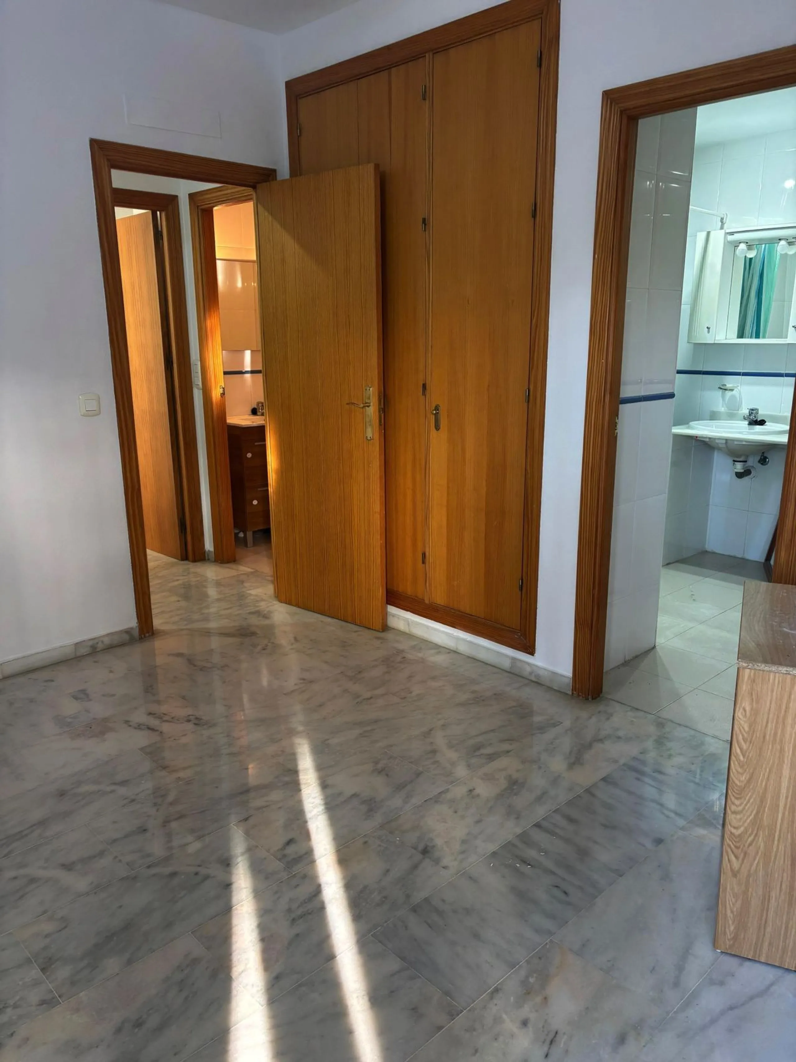 Apartment - Ground Floor Apartment в продаже в Estepona, Málaga. В доме 2 спален и 2 ванных комнат. Площадь дома 95 м²