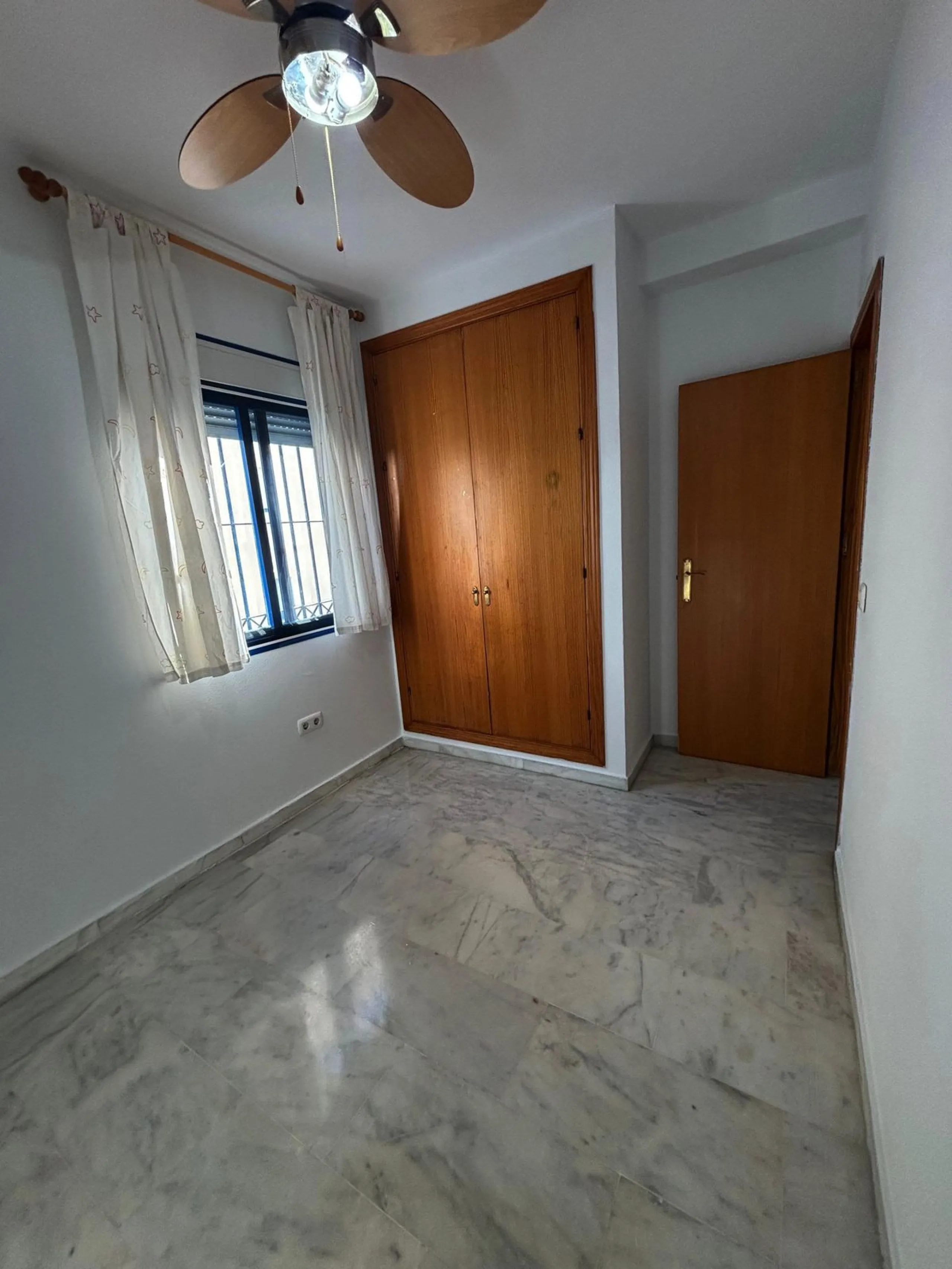 Apartment - Ground Floor Apartment в продаже в Estepona, Málaga. В доме 2 спален и 2 ванных комнат. Площадь дома 95 м²