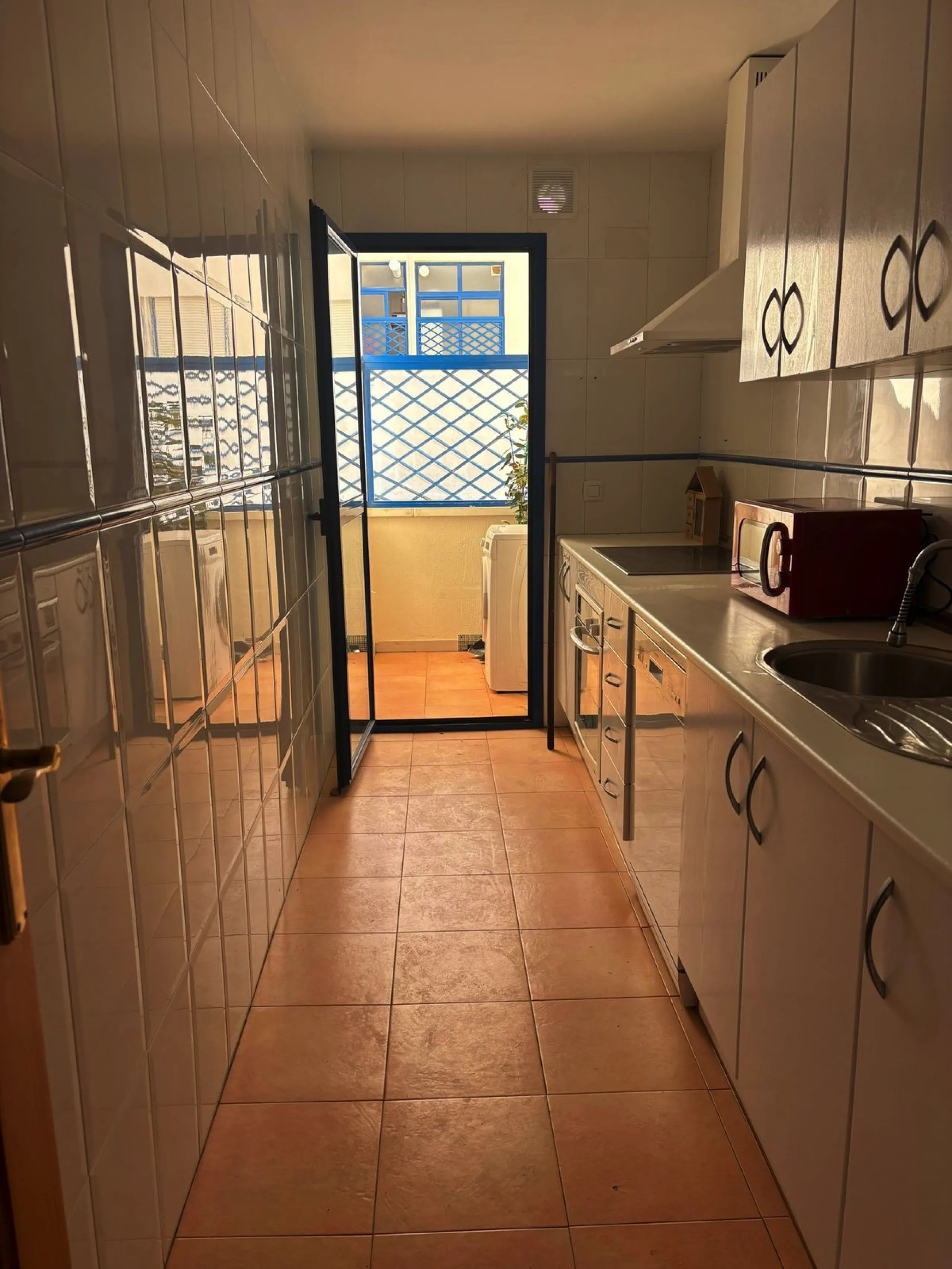 Apartment - Ground Floor Apartment в продаже в Estepona, Málaga. В доме 2 спален и 2 ванных комнат. Площадь дома 95 м²