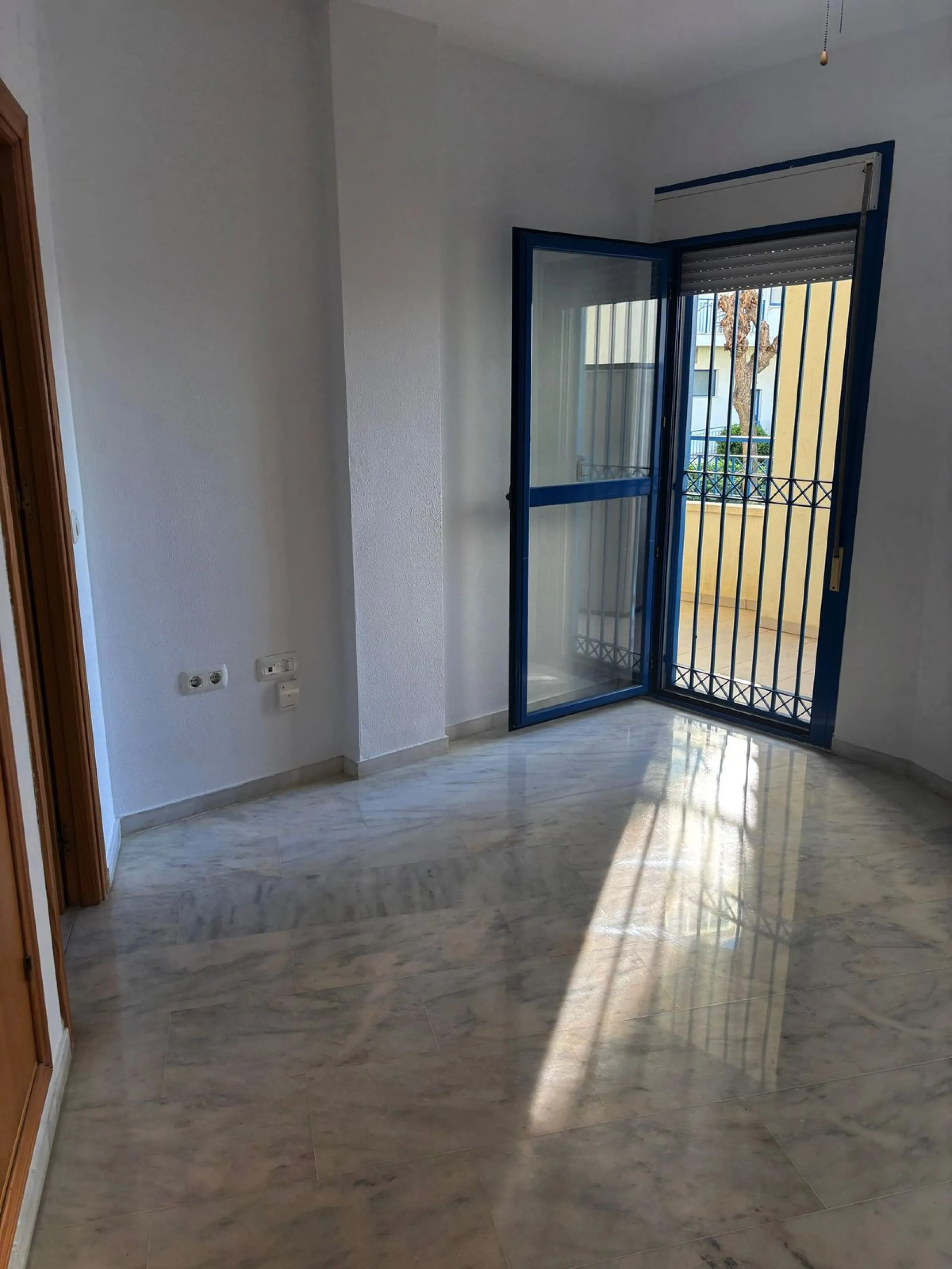 Apartment - Ground Floor Apartment в продаже в Estepona, Málaga. В доме 2 спален и 2 ванных комнат. Площадь дома 95 м²
