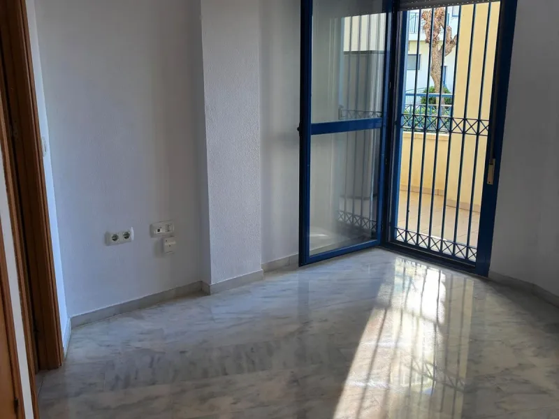 Apartment - Ground Floor Apartment в продаже в Estepona, Málaga. В доме 2 спален и 2 ванных комнат. Площадь дома 95 м²