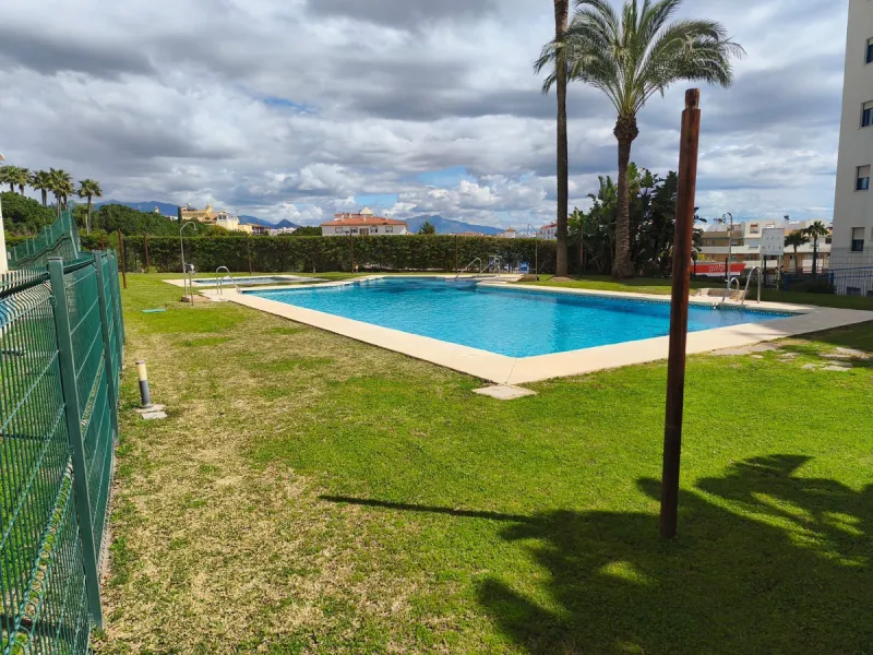 Apartment - Ground Floor Apartment в продаже в Estepona, Málaga. В доме 2 спален и 2 ванных комнат. Площадь дома 95 м²