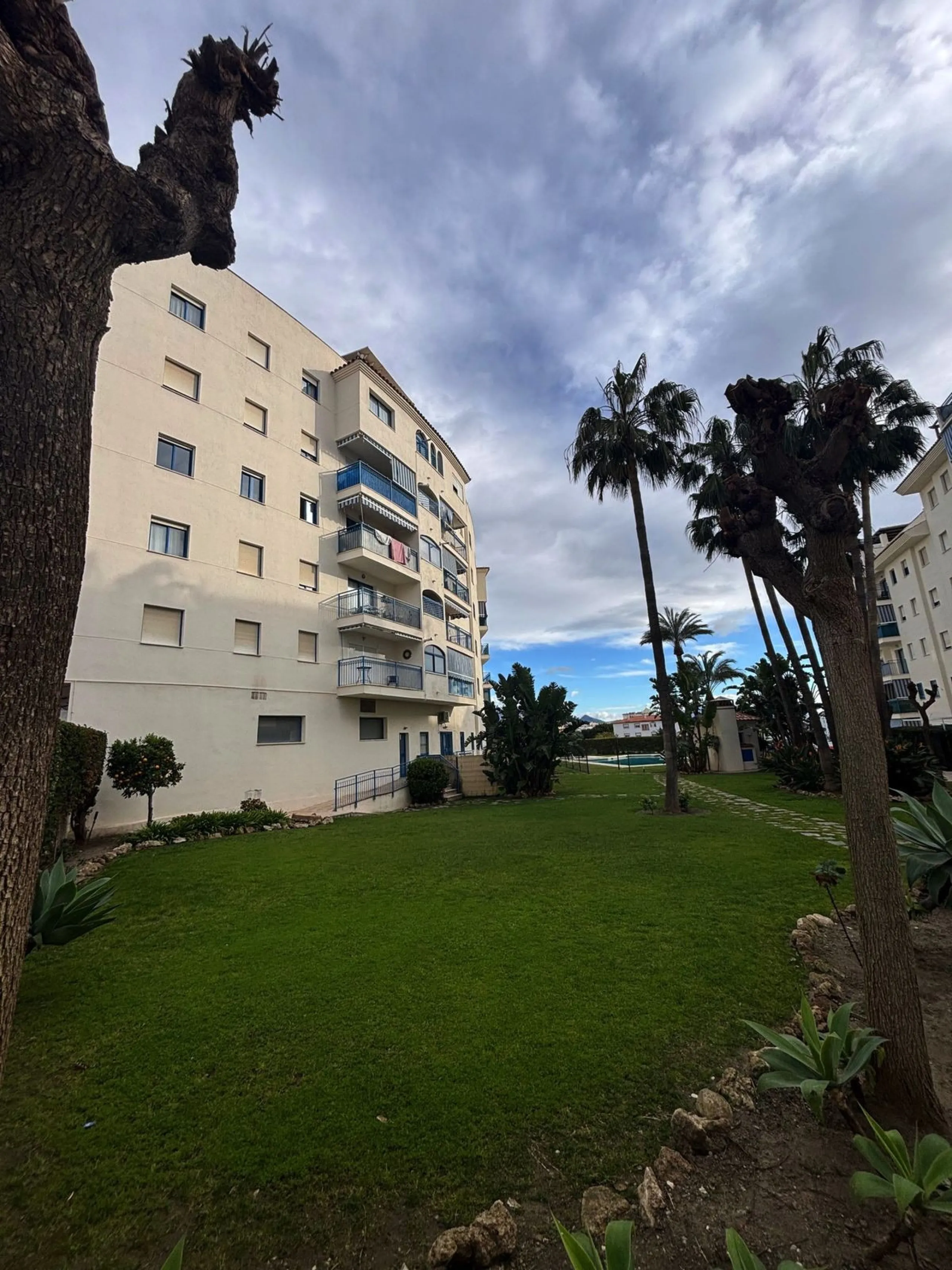 Apartment - Ground Floor Apartment в продаже в Estepona, Málaga. В доме 2 спален и 2 ванных комнат. Площадь дома 95 м²