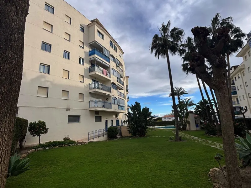 Apartment - Ground Floor Apartment в продаже в Estepona, Málaga. В доме 2 спален и 2 ванных комнат. Площадь дома 95 м²
