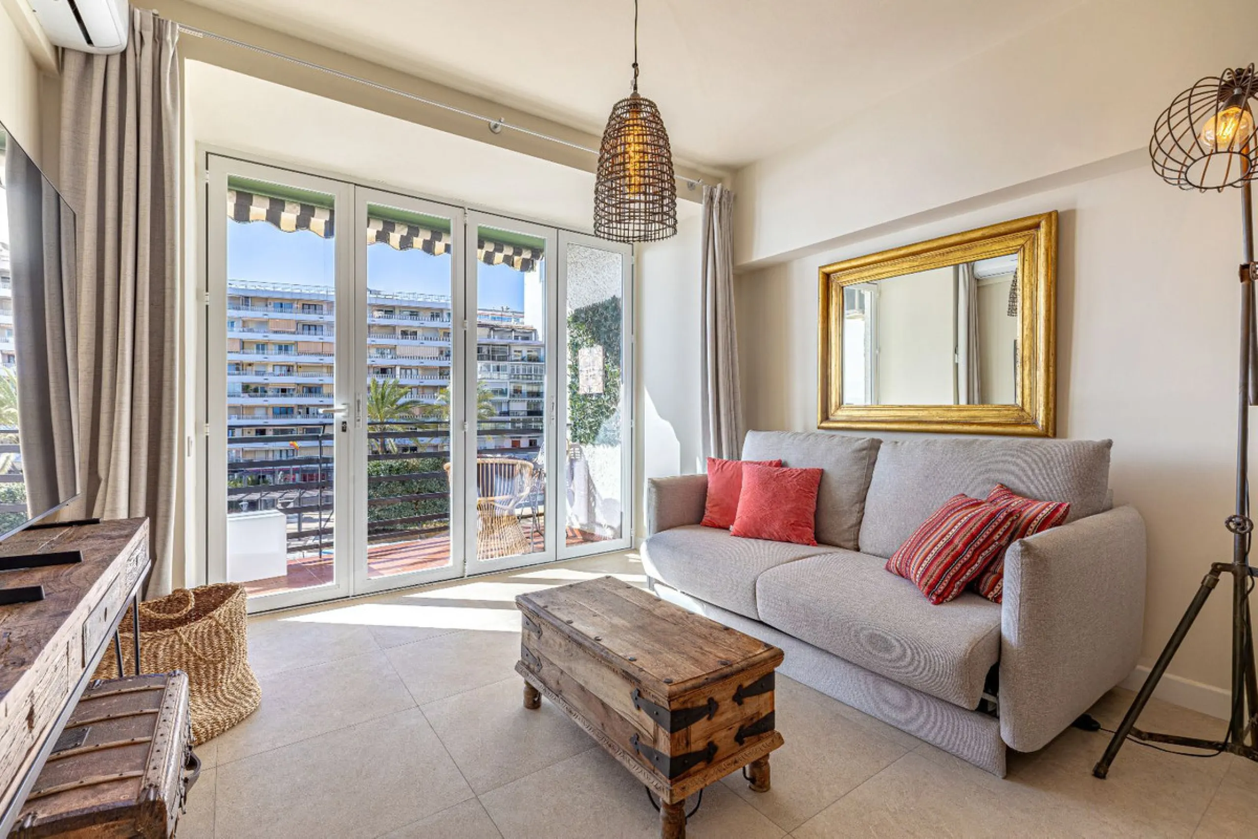 Beachfront 1-Bedroom Apartment with Panoramic Sea Views & 24/7 Concierge – Edificio Mediterráneo, Golden Mile, Marbella