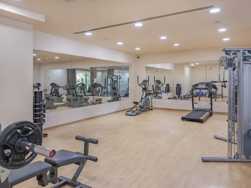 Exceptional south-facing apartment with great potential for extension in Capanes del Golf, Benahavís