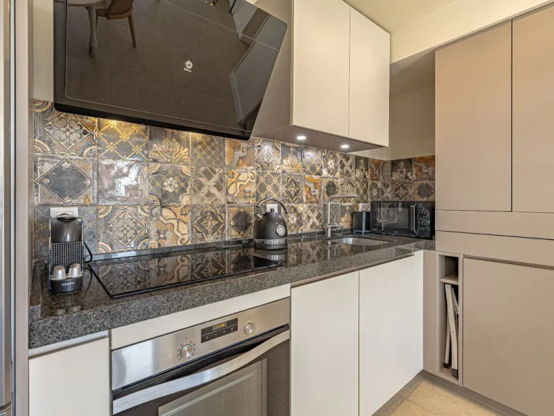 Beachfront 1-Bedroom Apartment with Panoramic Sea Views & 24/7 Concierge – Edificio Mediterráneo, Golden Mile, Marbella