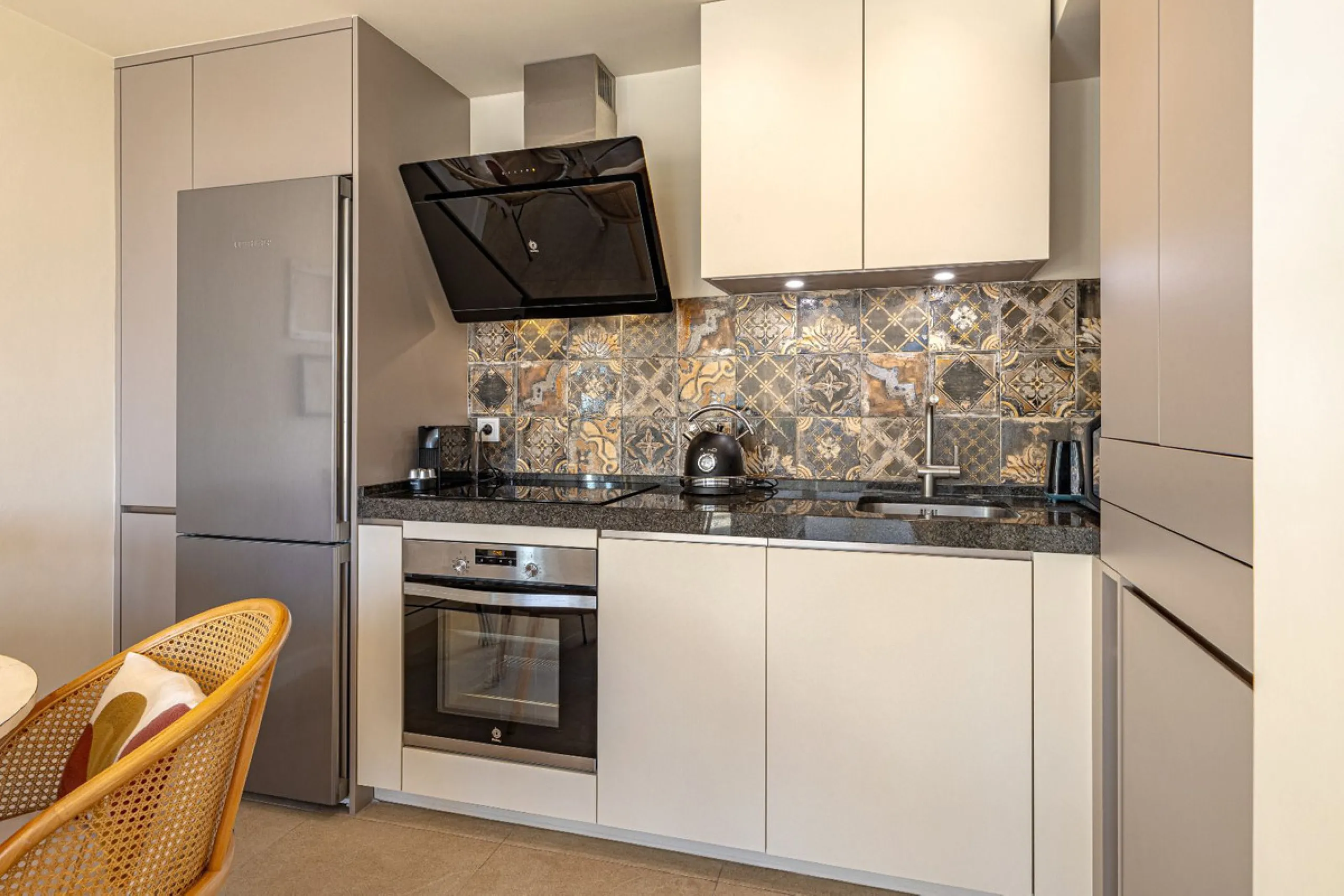 Beachfront 1-Bedroom Apartment with Panoramic Sea Views & 24/7 Concierge – Edificio Mediterráneo, Golden Mile, Marbella