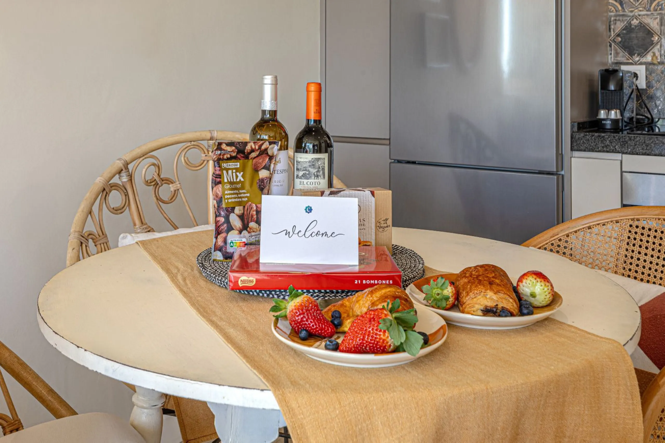 Beachfront 1-Bedroom Apartment with Panoramic Sea Views & 24/7 Concierge – Edificio Mediterráneo, Golden Mile, Marbella