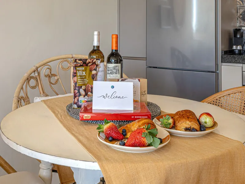 Beachfront 1-Bedroom Apartment with Panoramic Sea Views & 24/7 Concierge – Edificio Mediterráneo, Golden Mile, Marbella