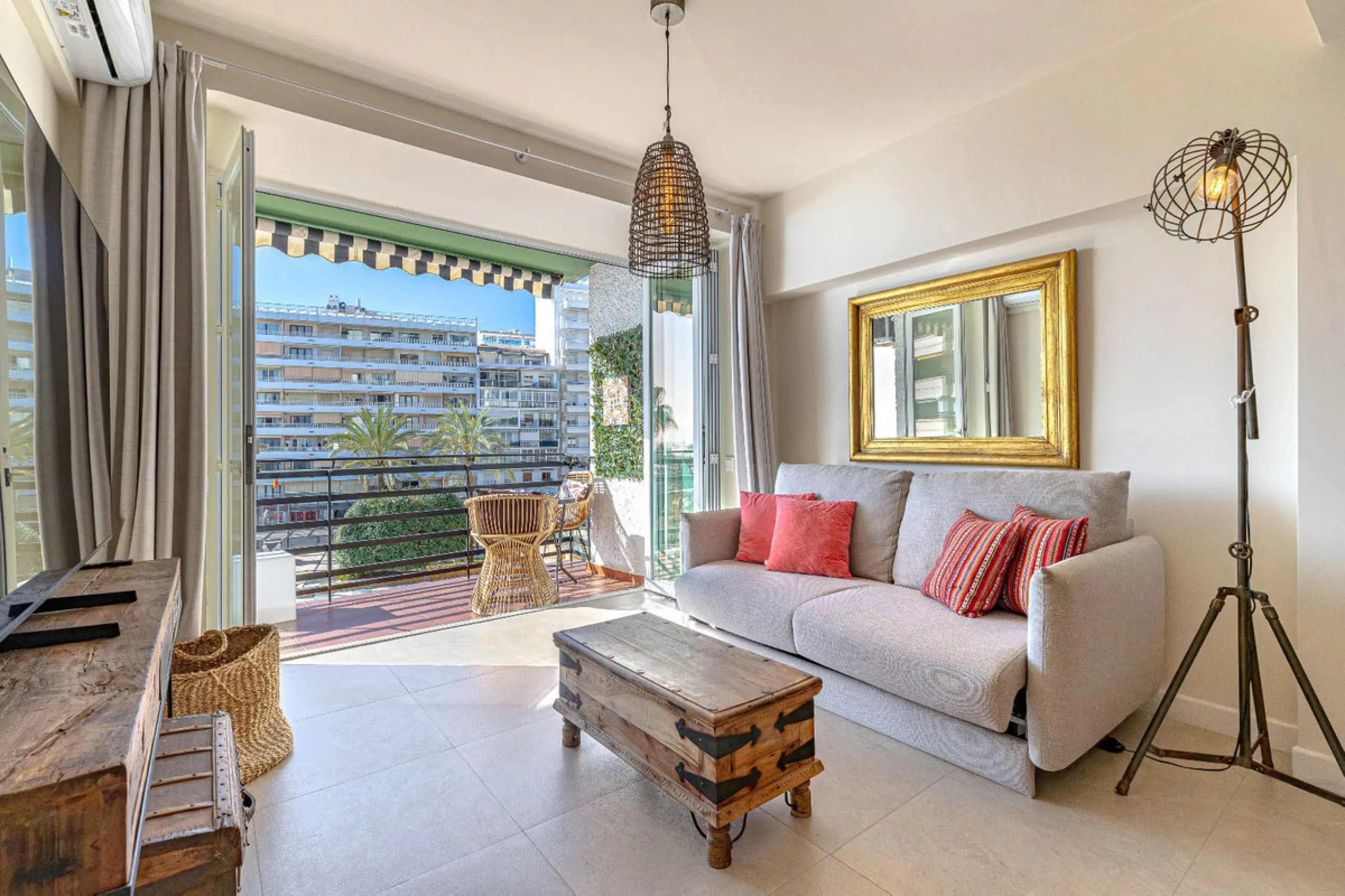 Beachfront 1-Bedroom Apartment with Panoramic Sea Views & 24/7 Concierge – Edificio Mediterráneo, Golden Mile, Marbella