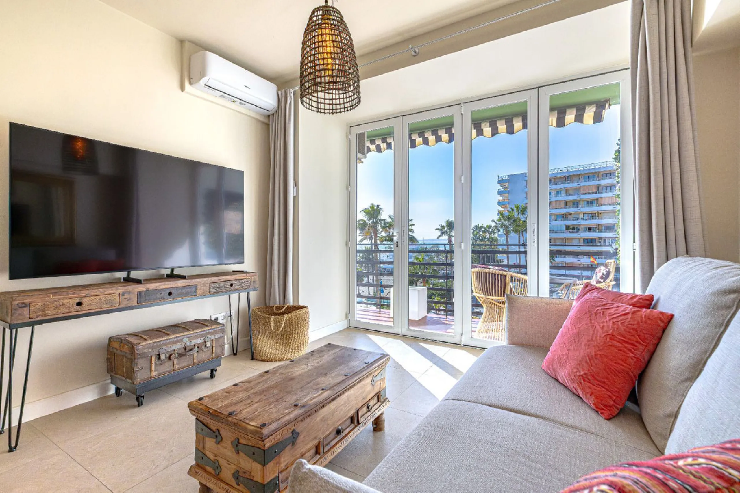 Beachfront 1-Bedroom Apartment with Panoramic Sea Views & 24/7 Concierge – Edificio Mediterráneo, Golden Mile, Marbella