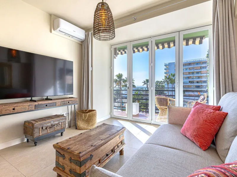 Beachfront 1-Bedroom Apartment with Panoramic Sea Views & 24/7 Concierge – Edificio Mediterráneo, Golden Mile, Marbella