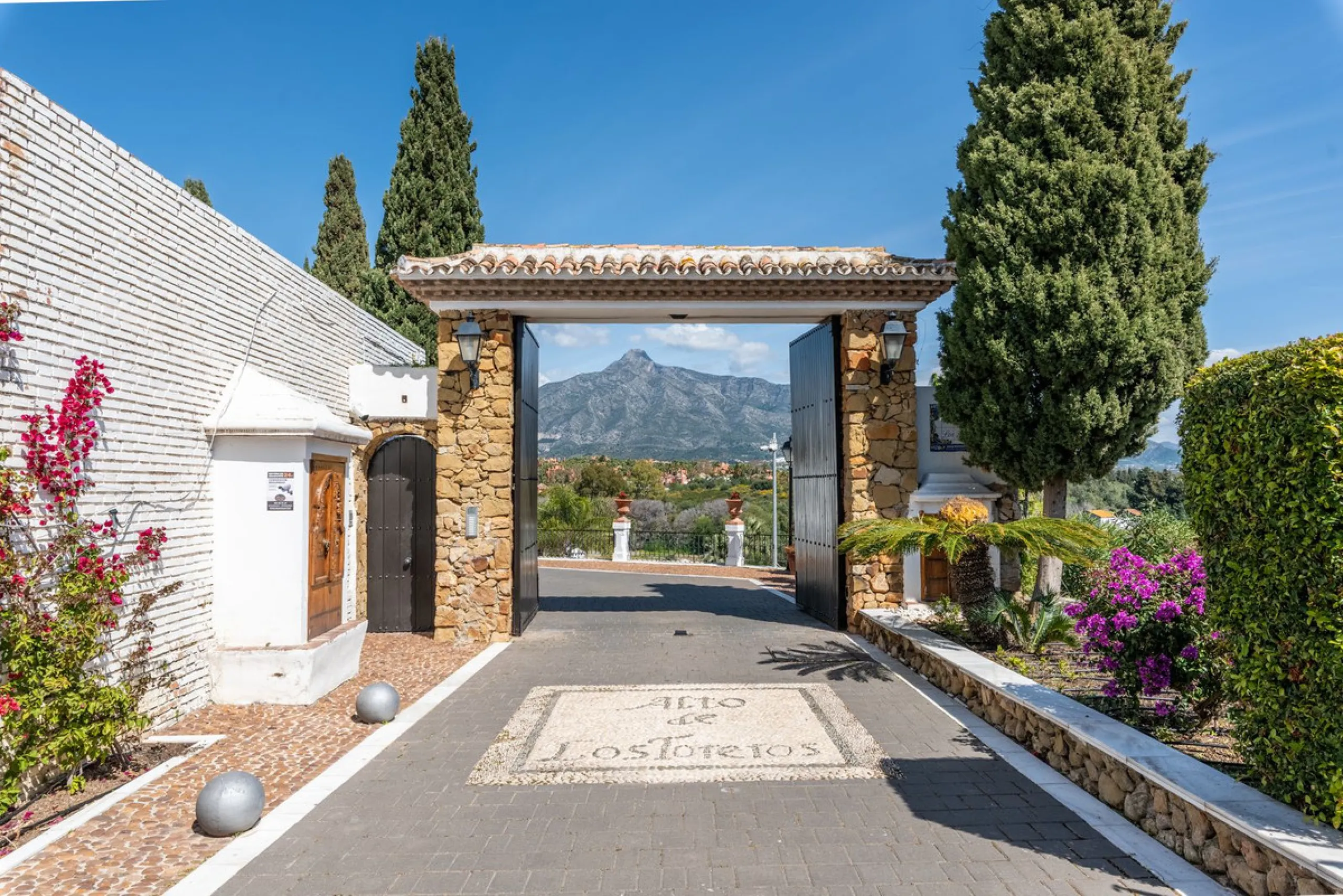 House - Townhouse в продаже в Marbella, Málaga. В доме 4 спален и 4 ванных комнат. Площадь дома 259 м²
