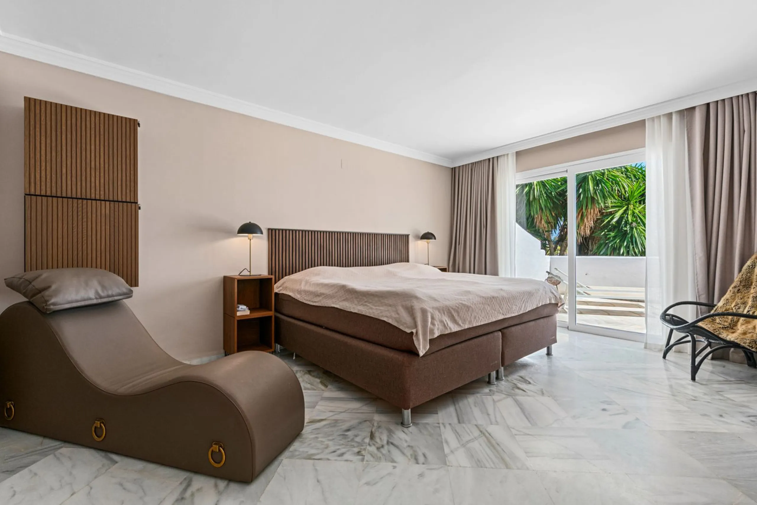 House - Townhouse в продаже в Marbella, Málaga. В доме 4 спален и 4 ванных комнат. Площадь дома 259 м²