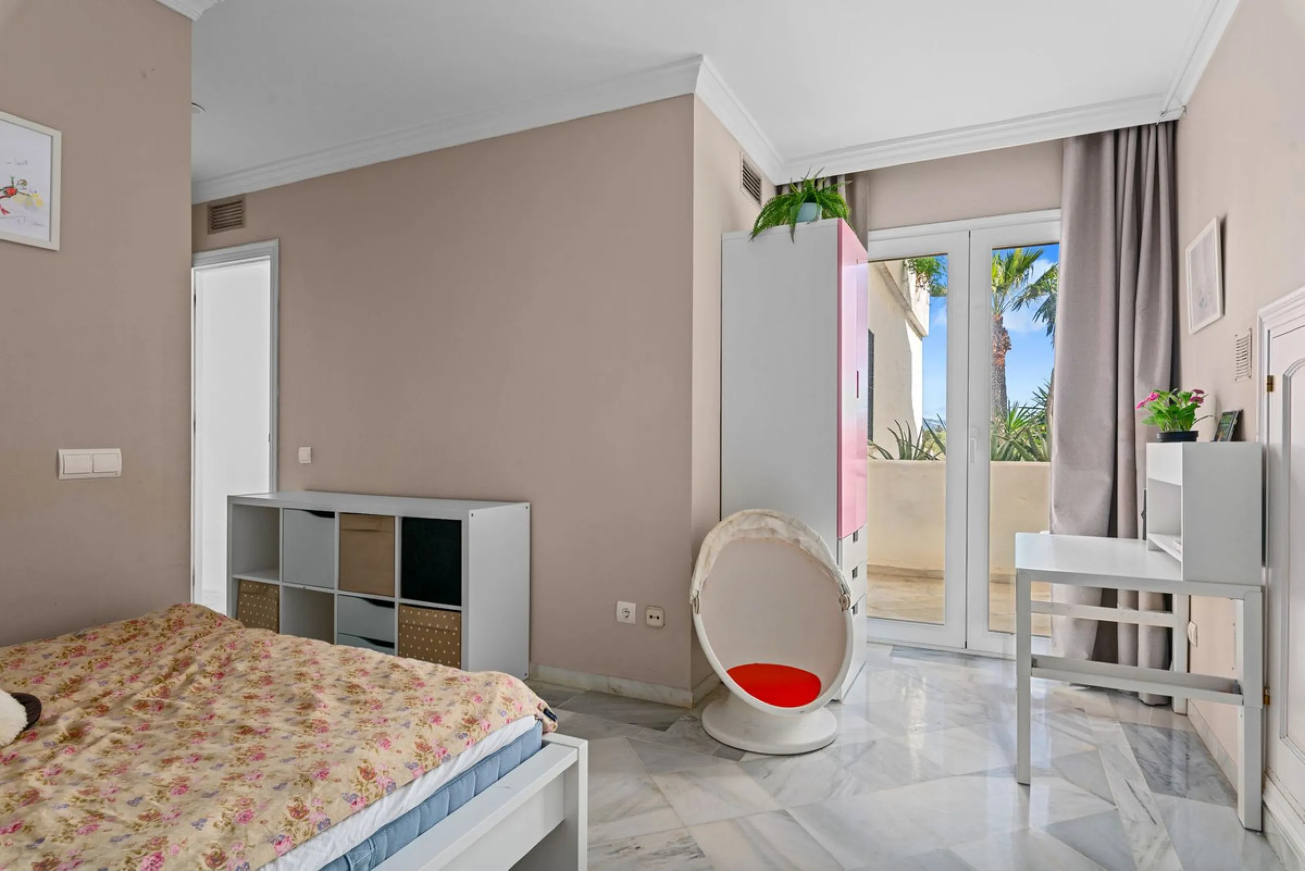 House - Townhouse в продаже в Marbella, Málaga. В доме 4 спален и 4 ванных комнат. Площадь дома 259 м²