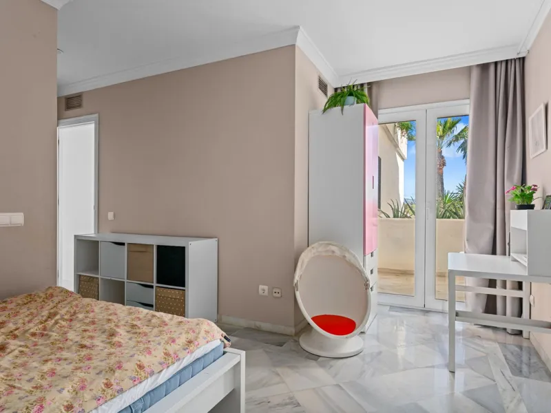 House - Townhouse в продаже в Marbella, Málaga. В доме 4 спален и 4 ванных комнат. Площадь дома 259 м²