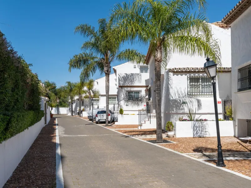 House - Townhouse в продаже в Marbella, Málaga. В доме 4 спален и 4 ванных комнат. Площадь дома 259 м²