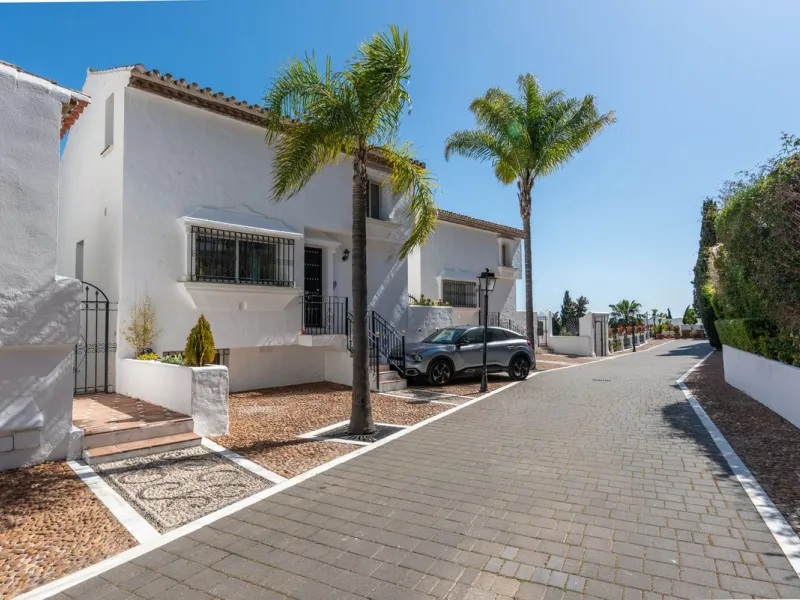 House - Townhouse в продаже в Marbella, Málaga. В доме 4 спален и 4 ванных комнат. Площадь дома 259 м²