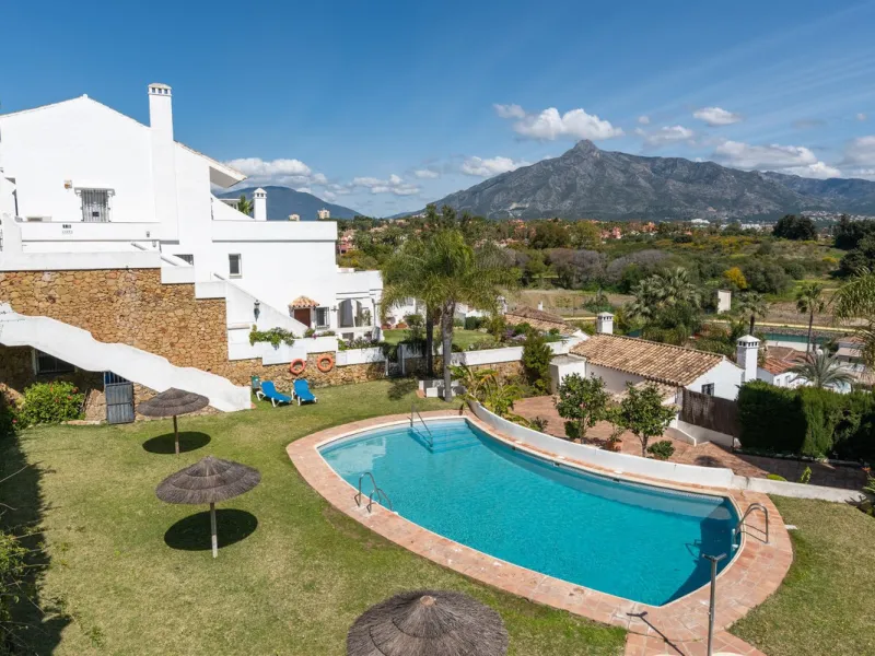 House - Townhouse в продаже в Marbella, Málaga. В доме 4 спален и 4 ванных комнат. Площадь дома 259 м²
