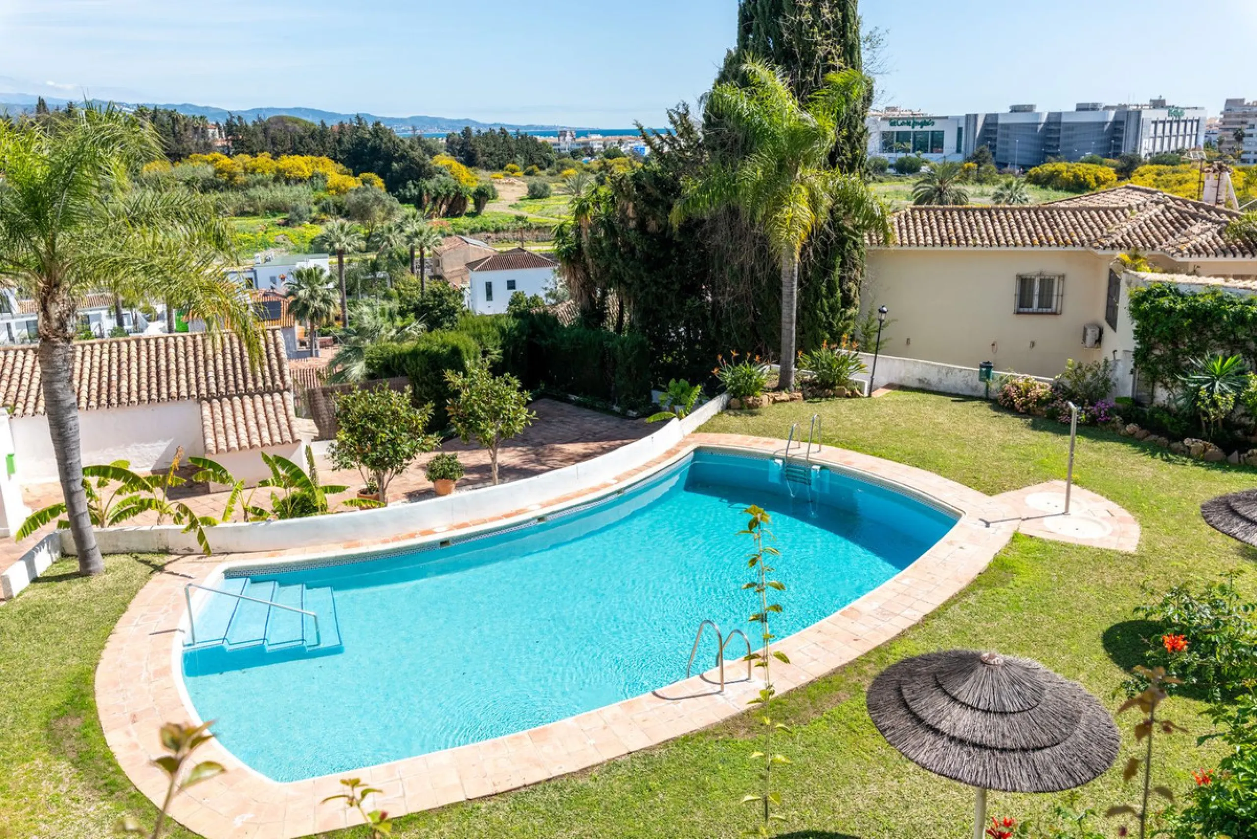 House - Townhouse в продаже в Marbella, Málaga. В доме 4 спален и 4 ванных комнат. Площадь дома 259 м²