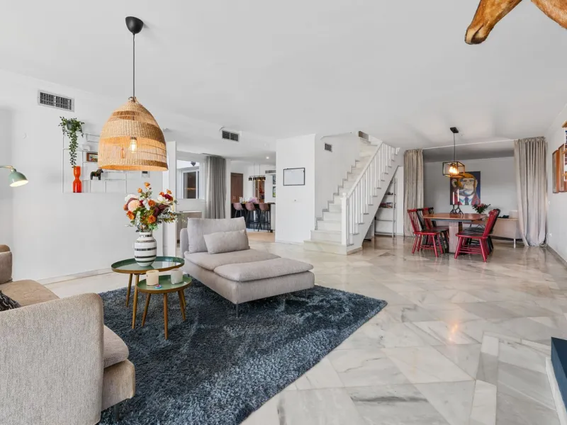 House - Townhouse в продаже в Marbella, Málaga. В доме 4 спален и 4 ванных комнат. Площадь дома 259 м²