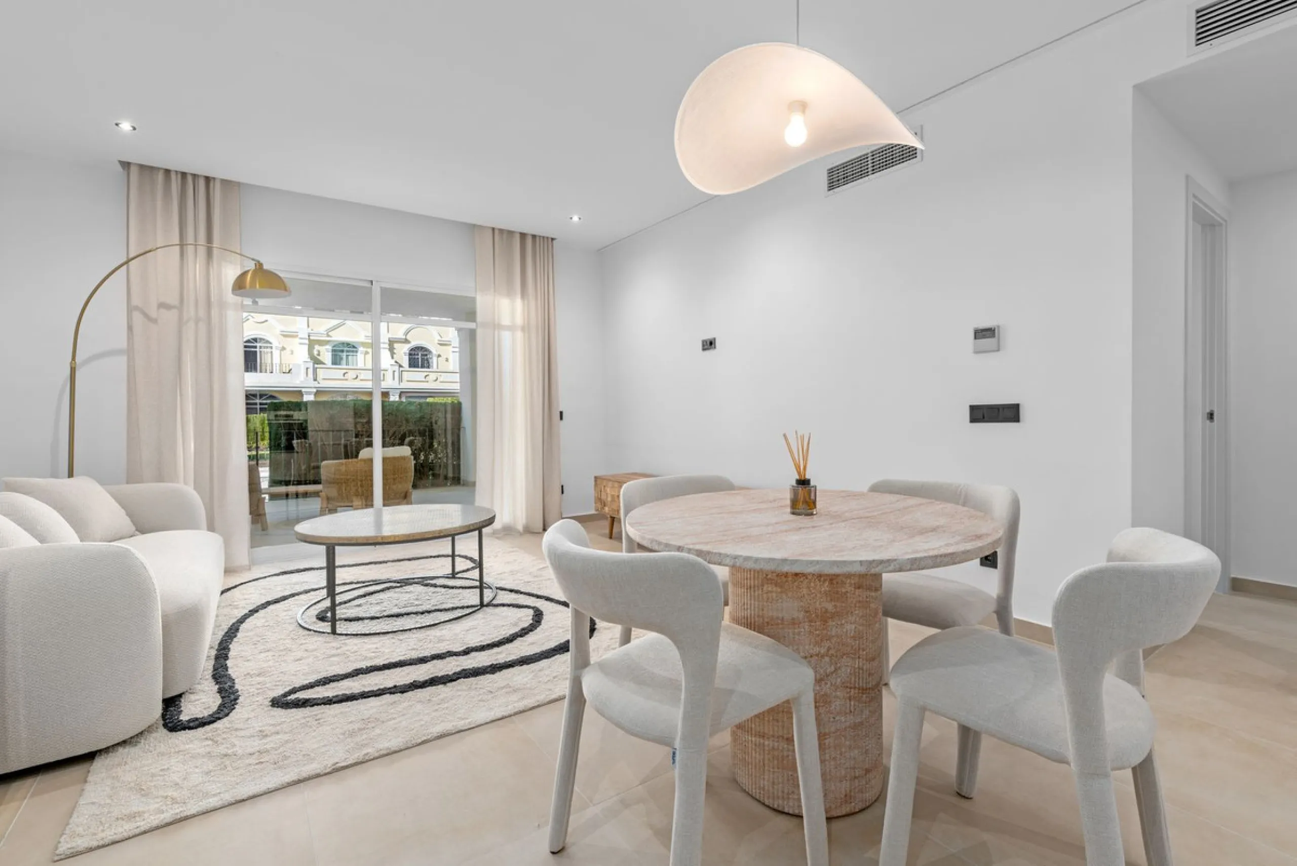 Apartment - Ground Floor Apartment в продаже в Marbella, Málaga. В доме 3 спален и 2 ванных комнат. Площадь дома 120 м²