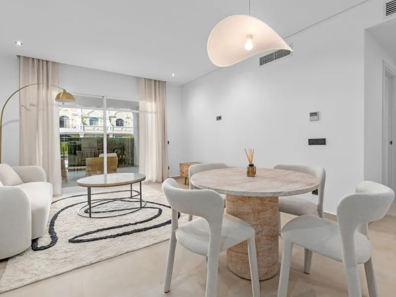 This beautifully renovated ground floor apartment in Aloha Gardens offers the perfect blend of comfort, style, and convenience in the heart of Nueva Andalucía.